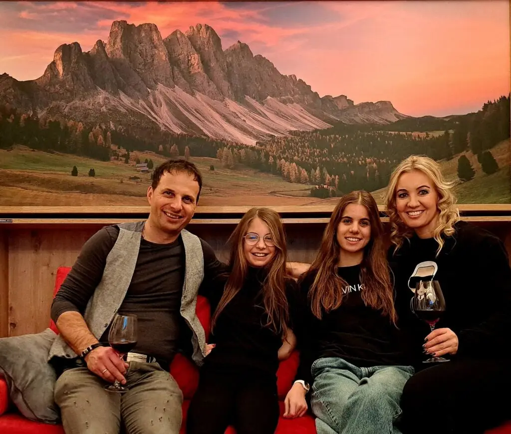 FamilienFoto mit Hintergrund der Berge